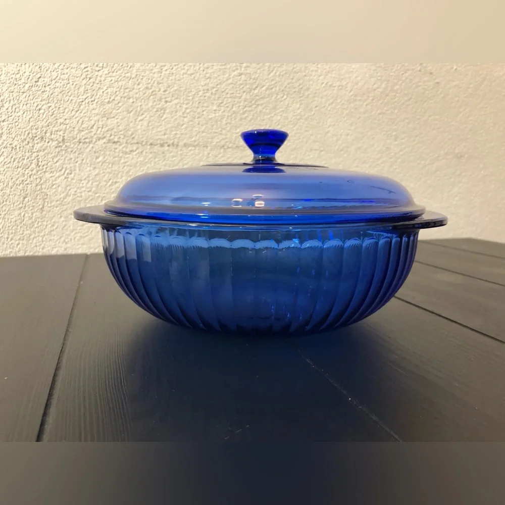 Btw. Pyrex Cobalt Blue Glass Covered Casserole 2QT.